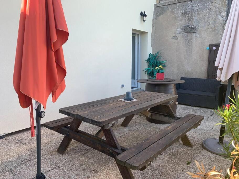 Апартаменты Studio Cosy Avec Terrasse. Boyer Экстерьер фото